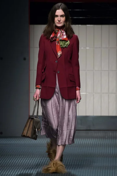 Look 11